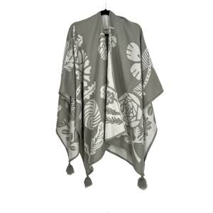 Soft Surroundings Gray + White Reversible poncho Shawl with tassles OS